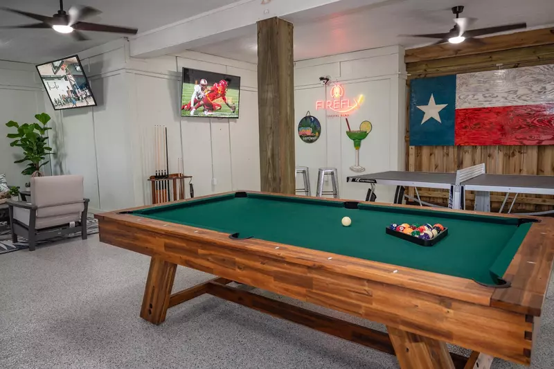 amenities_0003_pool-table