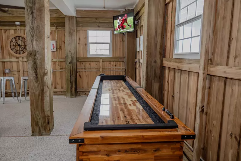 amenities_0004_shuffleboard