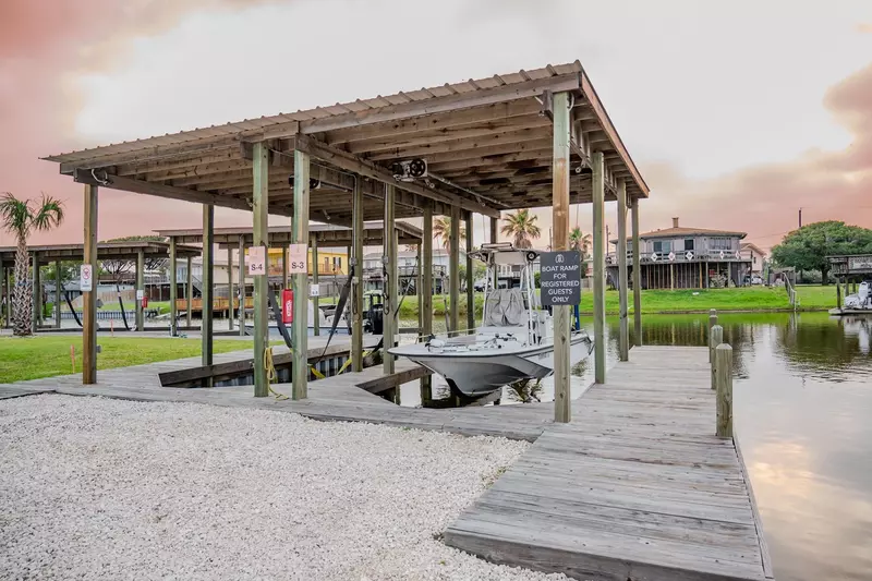 amenities_0018_docks