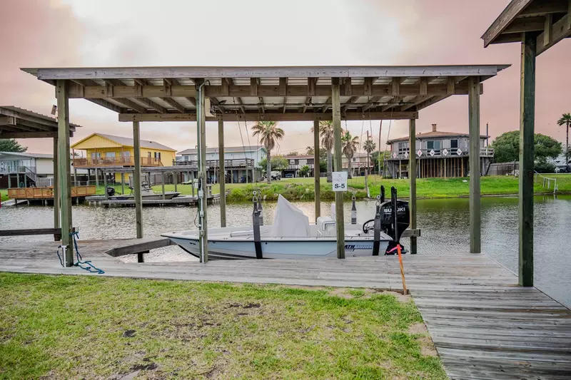 amenities_0019_docks