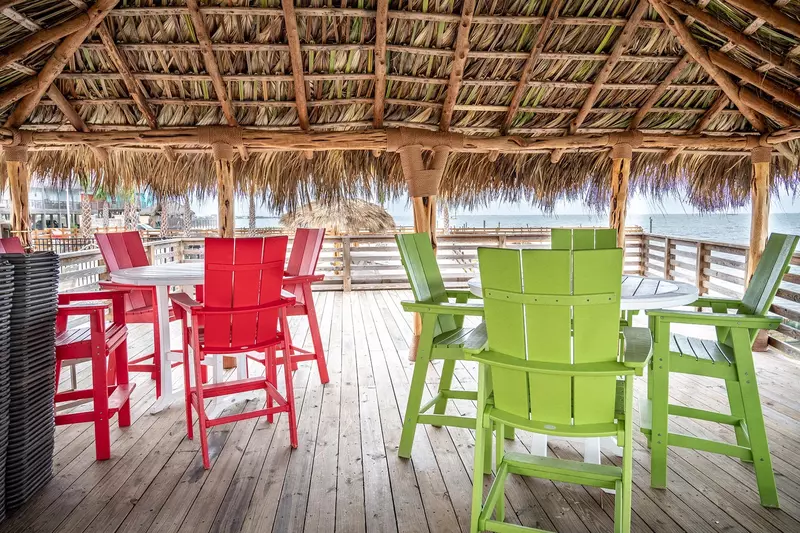 amenities_0021_tiki-hut